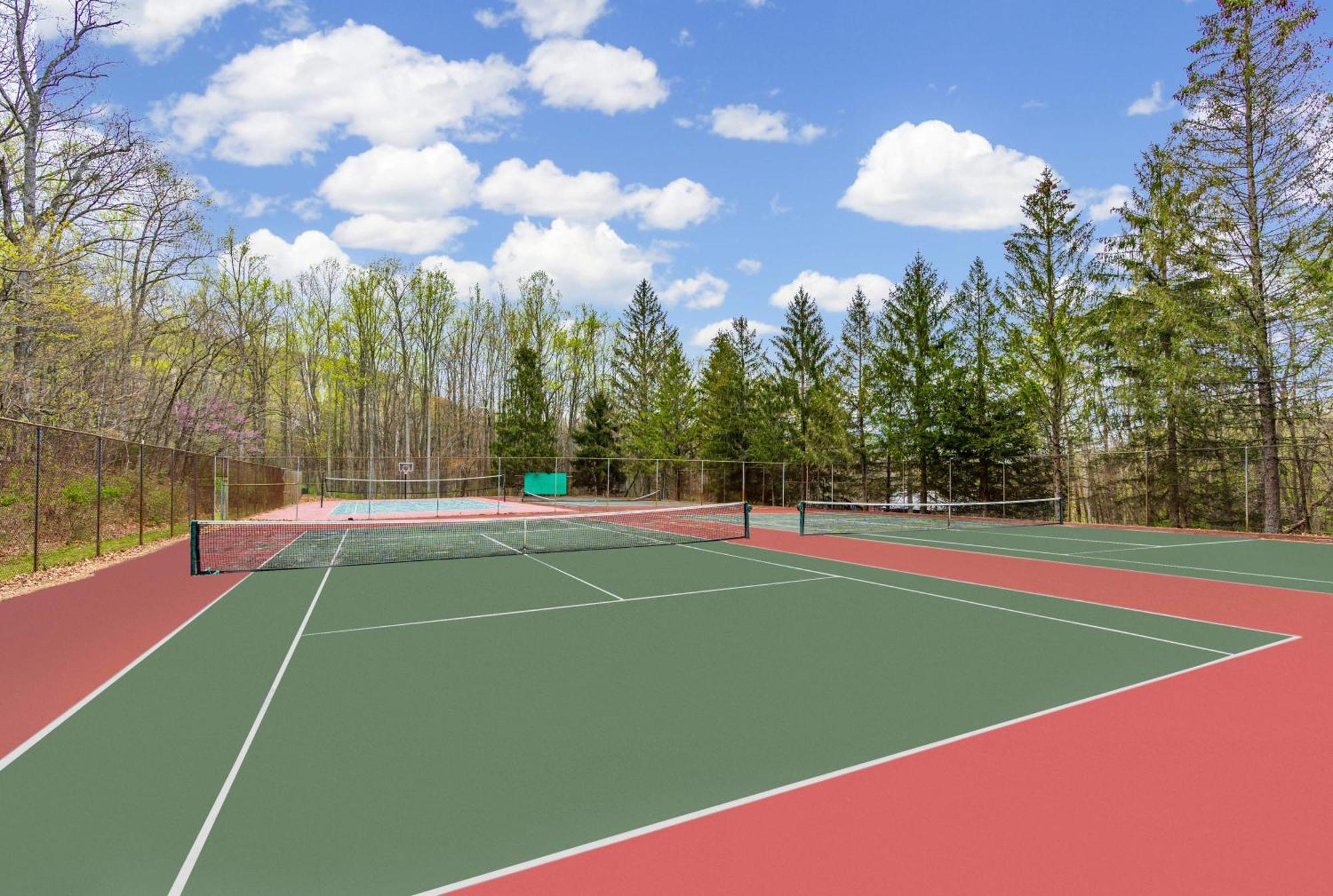 Chalet W Hot Tub, Large Deck, Grill, & Fast Wifi Berkeley Springs Exterior foto